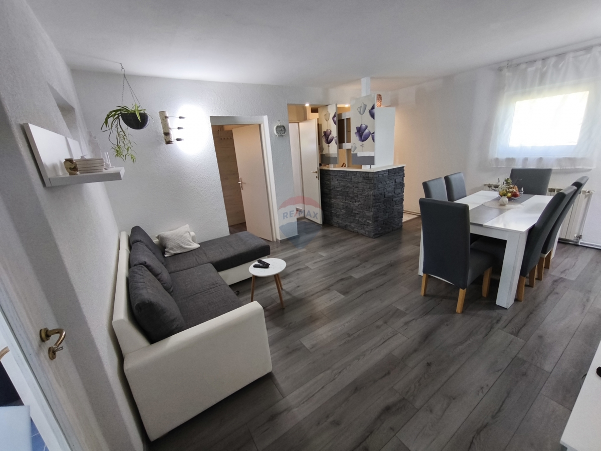 Appartamento con due camere da letto con piscina e garage al piano terra - posizione tranquilla, Vadalj