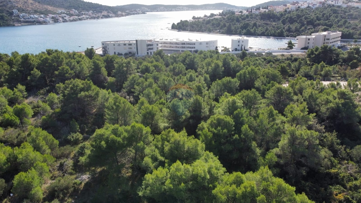 Terreno in zona commerciale, 4128 m2 - Rogoznica