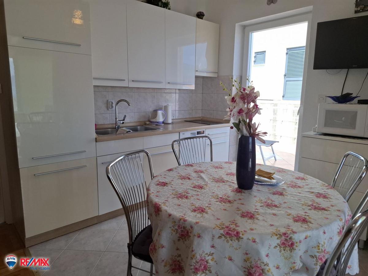 Casa Ravni, Raša, 77m2