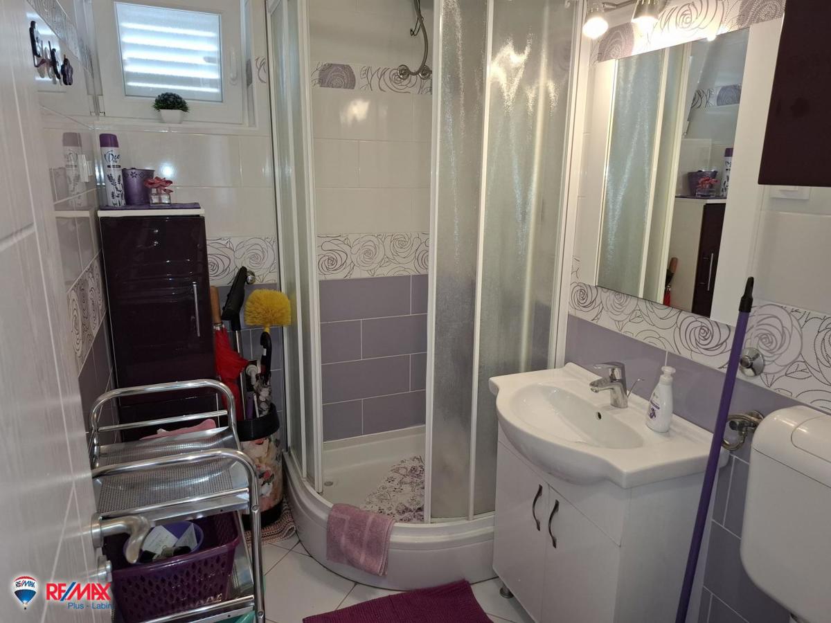 Casa Ravni, Raša, 77m2