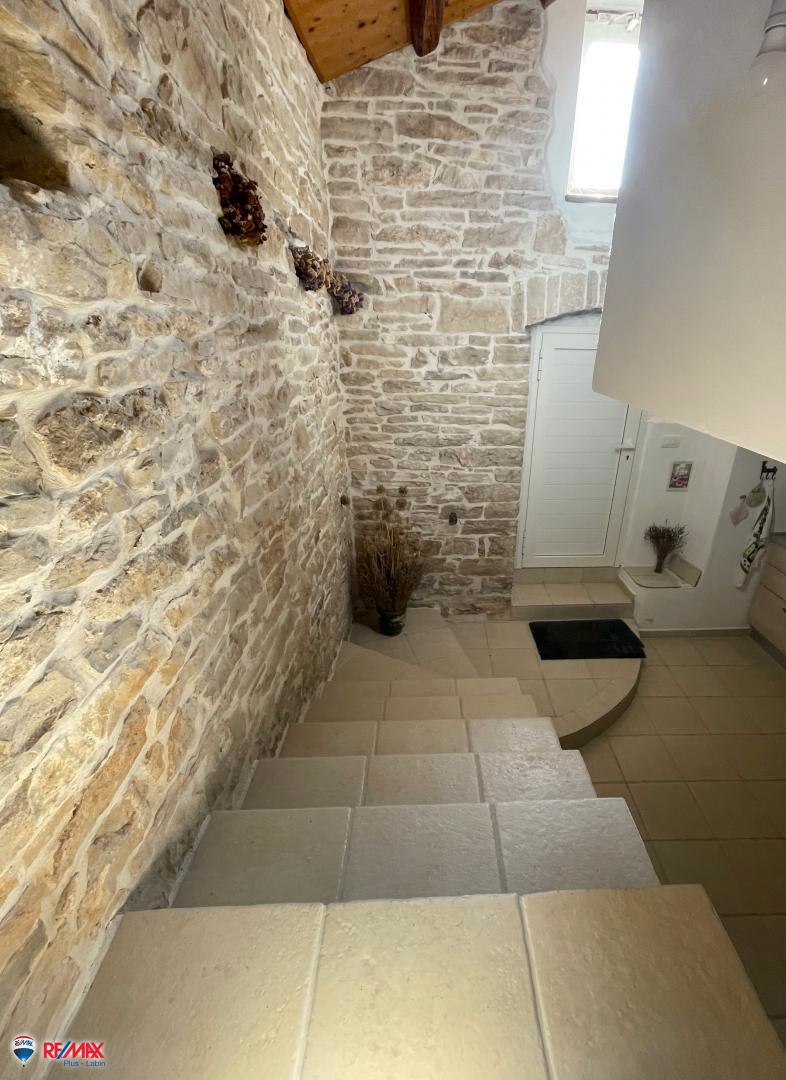 Casa Trget, Raša, 150m2