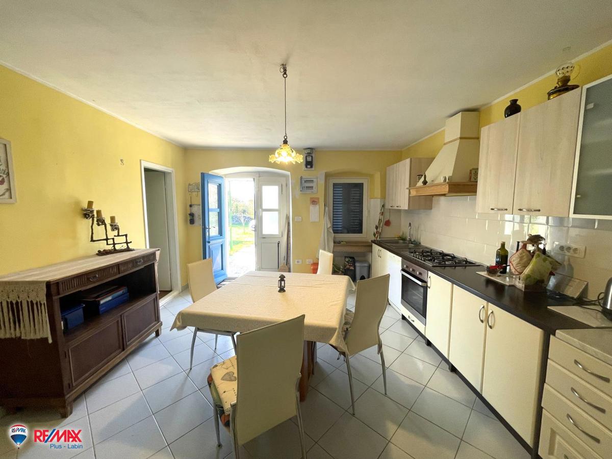 Casa Trget, Raša, 150m2