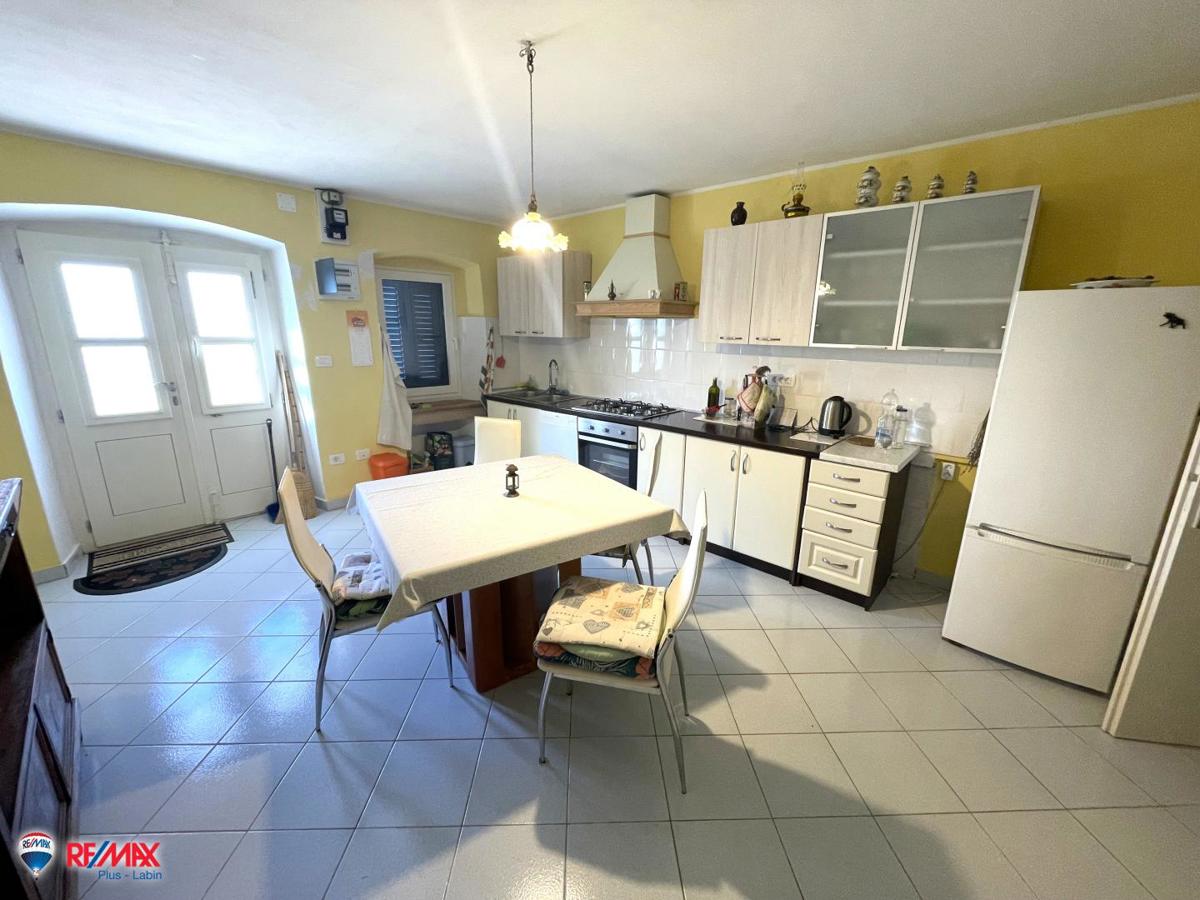 Casa Trget, Raša, 150m2