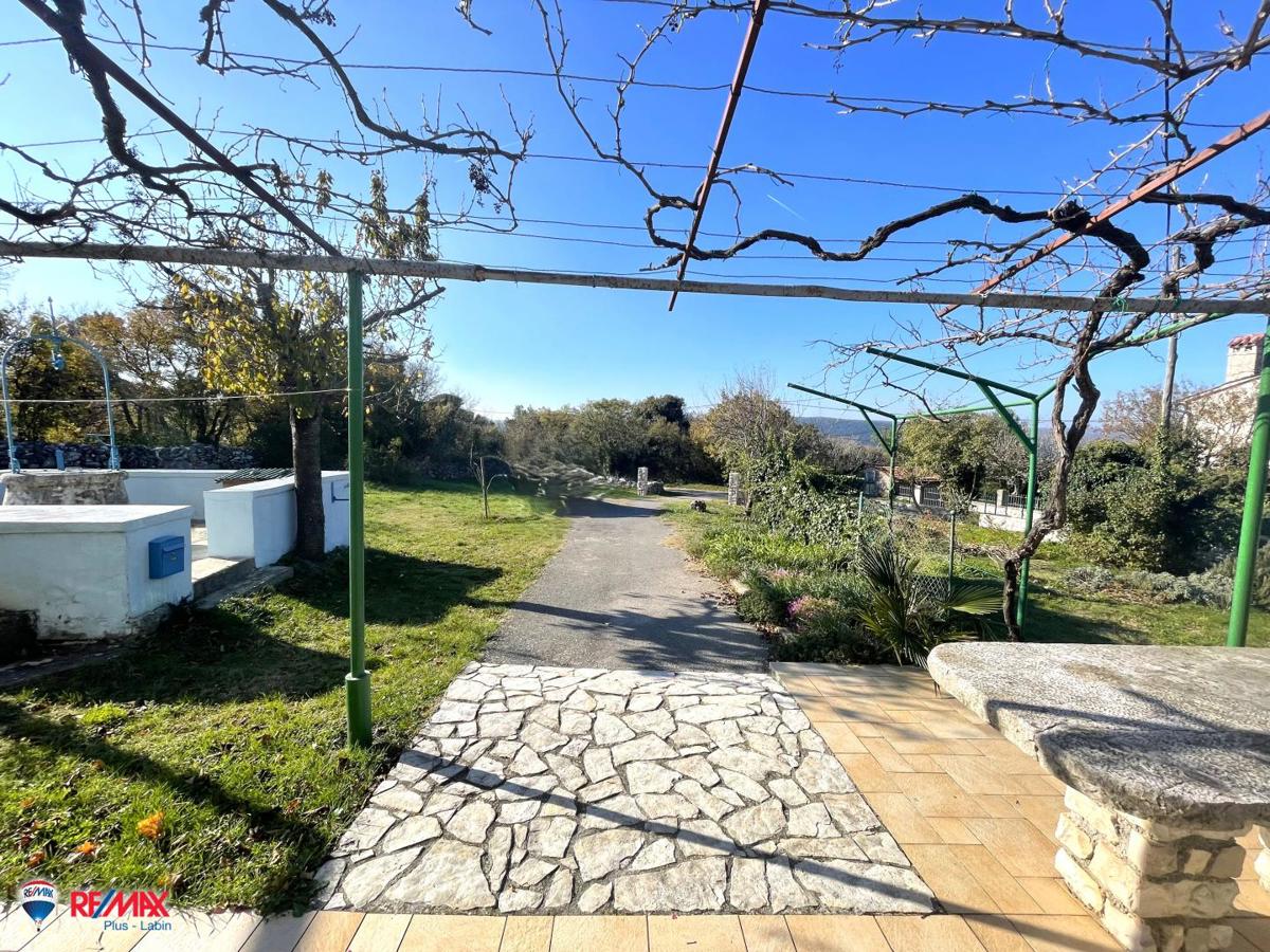 Casa Trget, Raša, 150m2