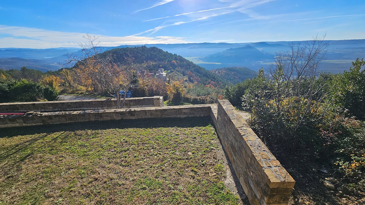 Rudere in Pietra con Vista Mozzafiato su Motovun