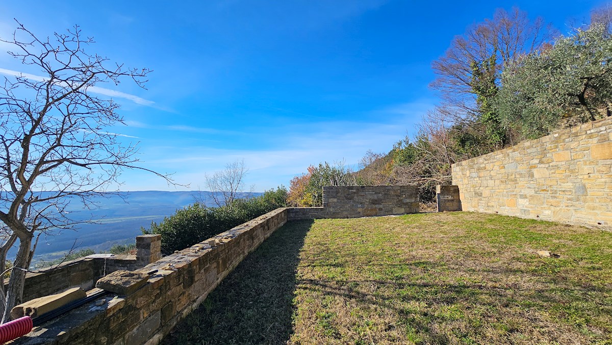 Rudere in Pietra con Vista Mozzafiato su Motovun
