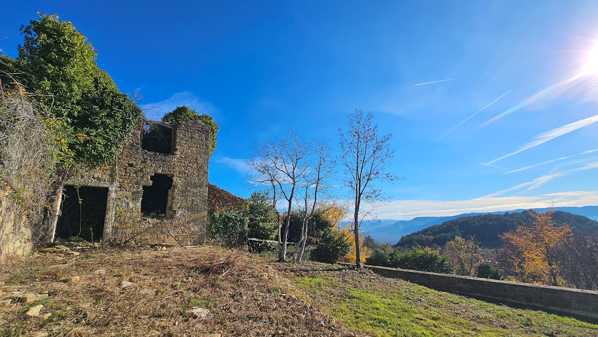 Rudere in Pietra con Vista Mozzafiato su Motovun