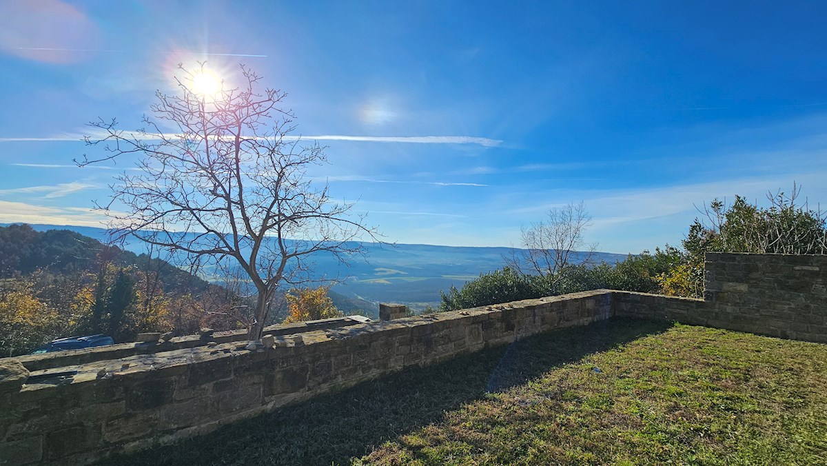 Rudere in Pietra con Vista Mozzafiato su Motovun