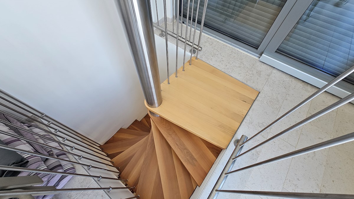 Appartamento con terrazza sul tetto e vista mare