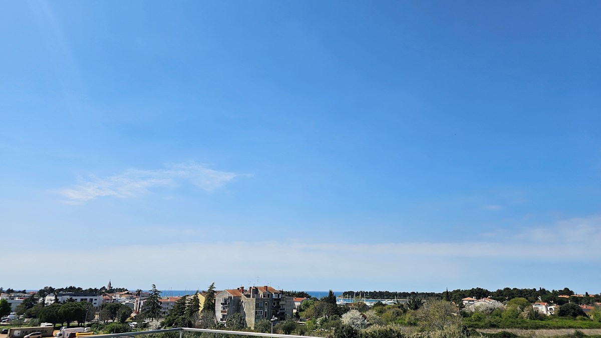 Appartamento con terrazza sul tetto e vista mare