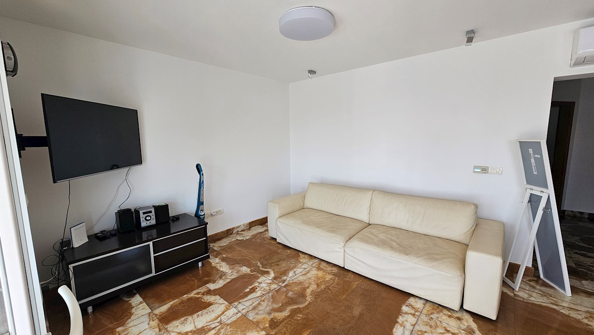 Appartamento con terrazza sul tetto e vista mare