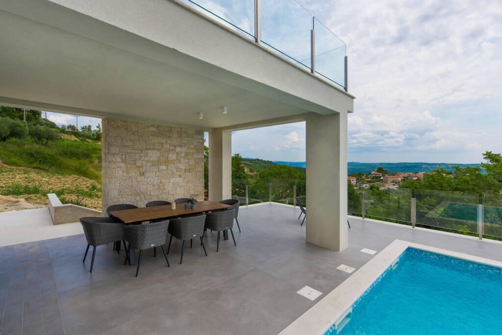 Immobili Istria, vendo casa con piscina, dintorni Buje-Buie