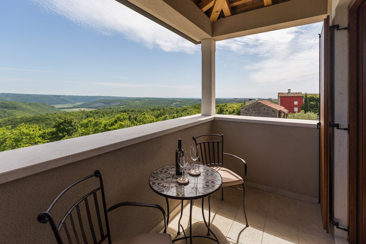 Immobili Istria, vendo casa con piscina, dintorni Buje - Buie