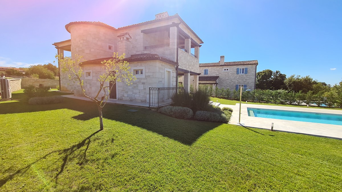 Immobili di lusso Istria, vendo casa di pietra, dintorni Poreč-Parenzo