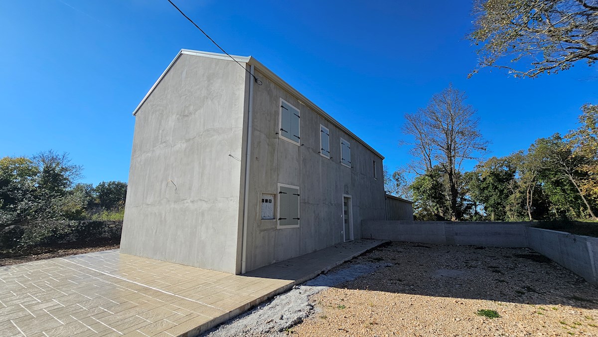 Immobili Istria, vendo casa con piscina, dintorni Buje-Buie