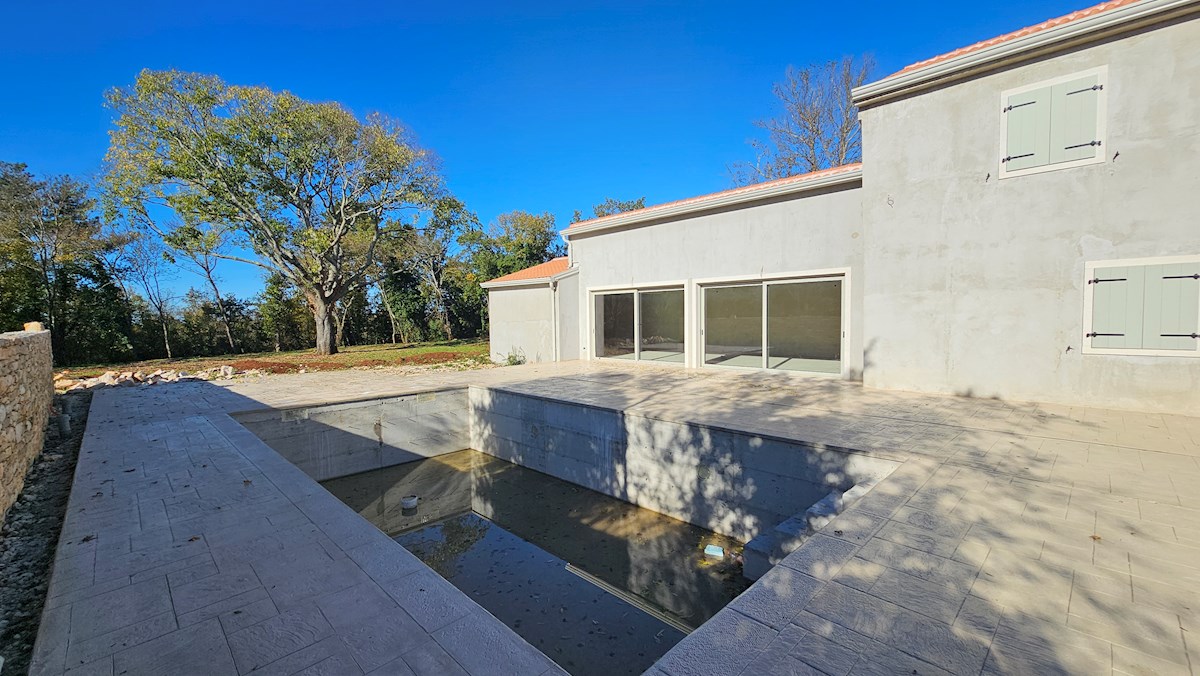 Immobili Istria, vendo casa con piscina, dintorni Buje-Buie