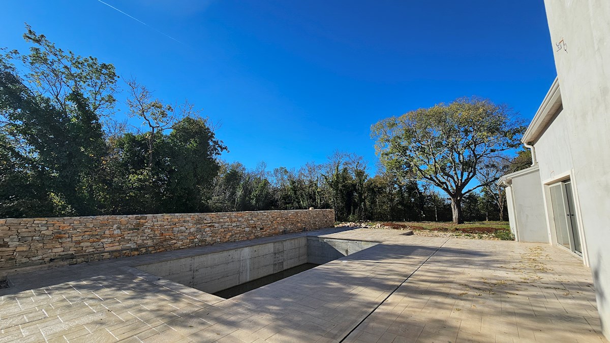 Immobili Istria, vendo casa con piscina, dintorni Buje-Buie