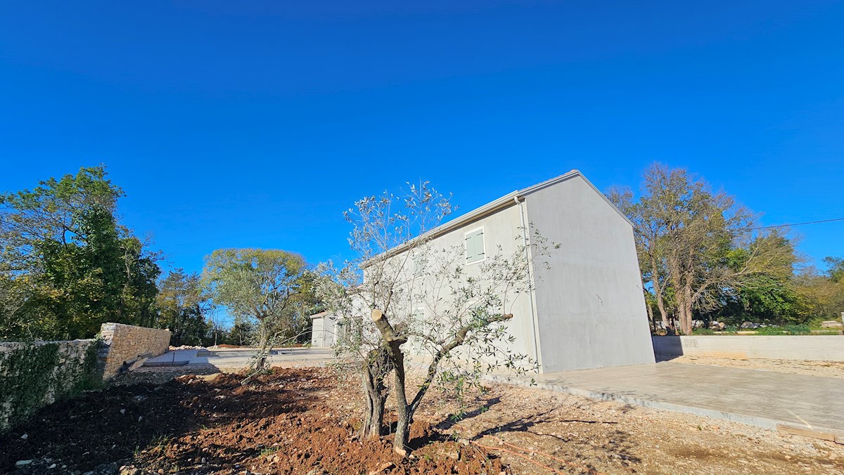 Immobili Istria, vendo casa con piscina, dintorni Buje-Buie