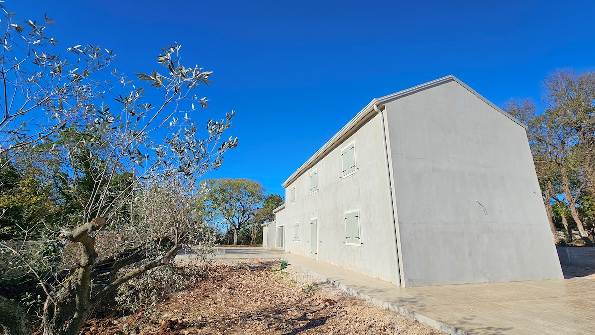 Immobili Istria, vendo casa con piscina, dintorni Buje-Buie