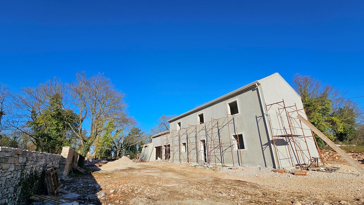 Immobili Istria, vendo casa con piscina, dintorni Buje-Buie