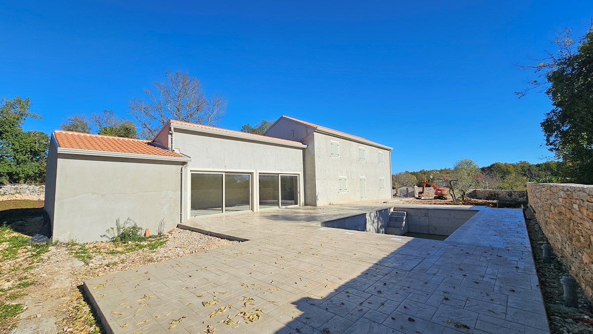 Immobili Istria, vendo casa con piscina, dintorni Buje-Buie