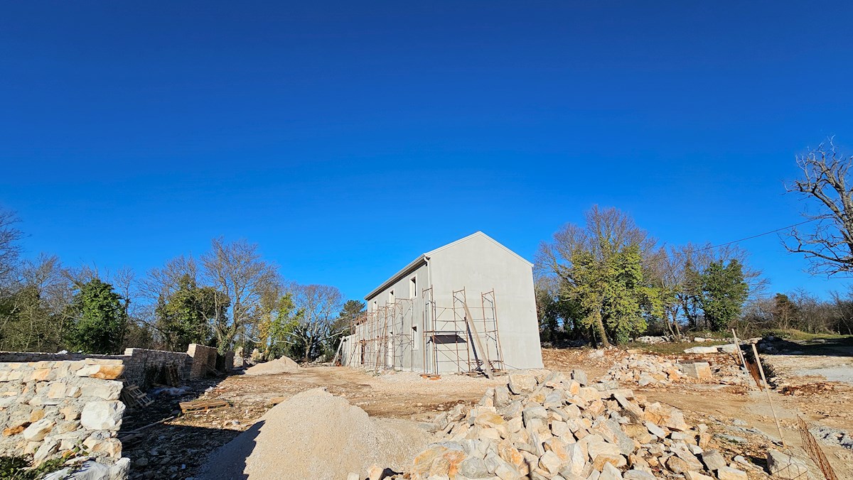 Immobili Istria, vendo casa con piscina, dintorni Buje-Buie