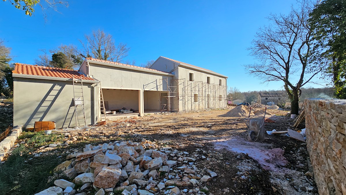 Immobili Istria, vendo casa con piscina, dintorni Buje-Buie