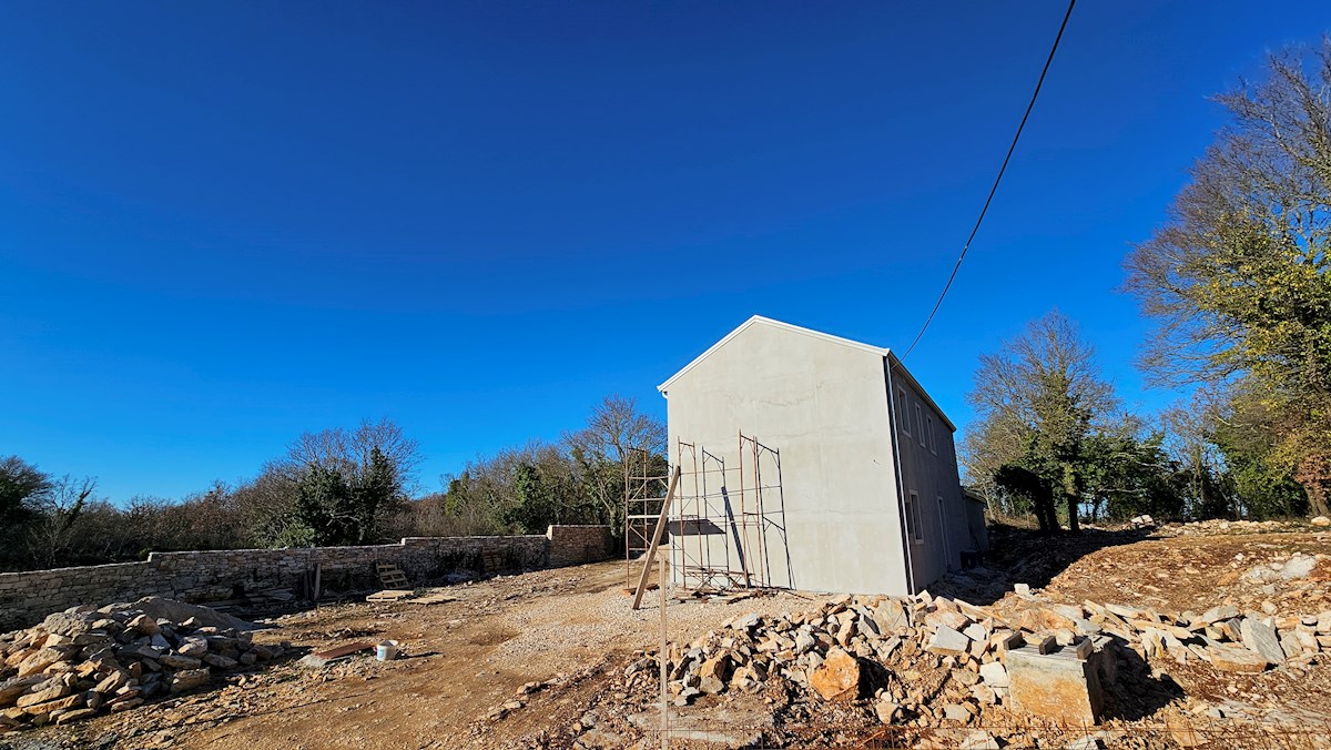 Immobili Istria, vendo casa con piscina, dintorni Buje-Buie