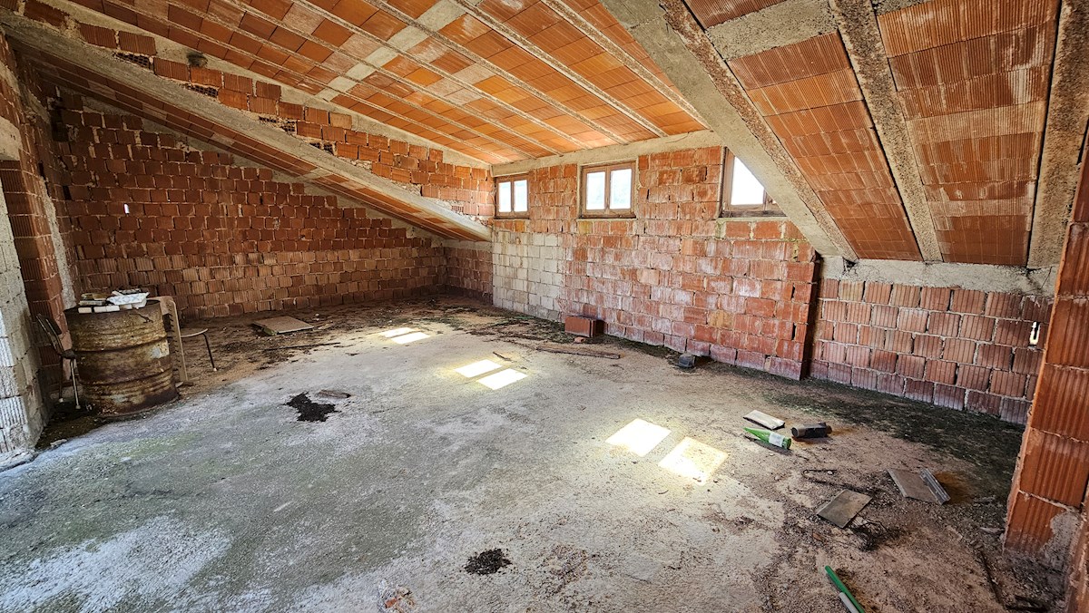 Immobili Istria, vendo casa di pietra, dintorni Buje-Buie