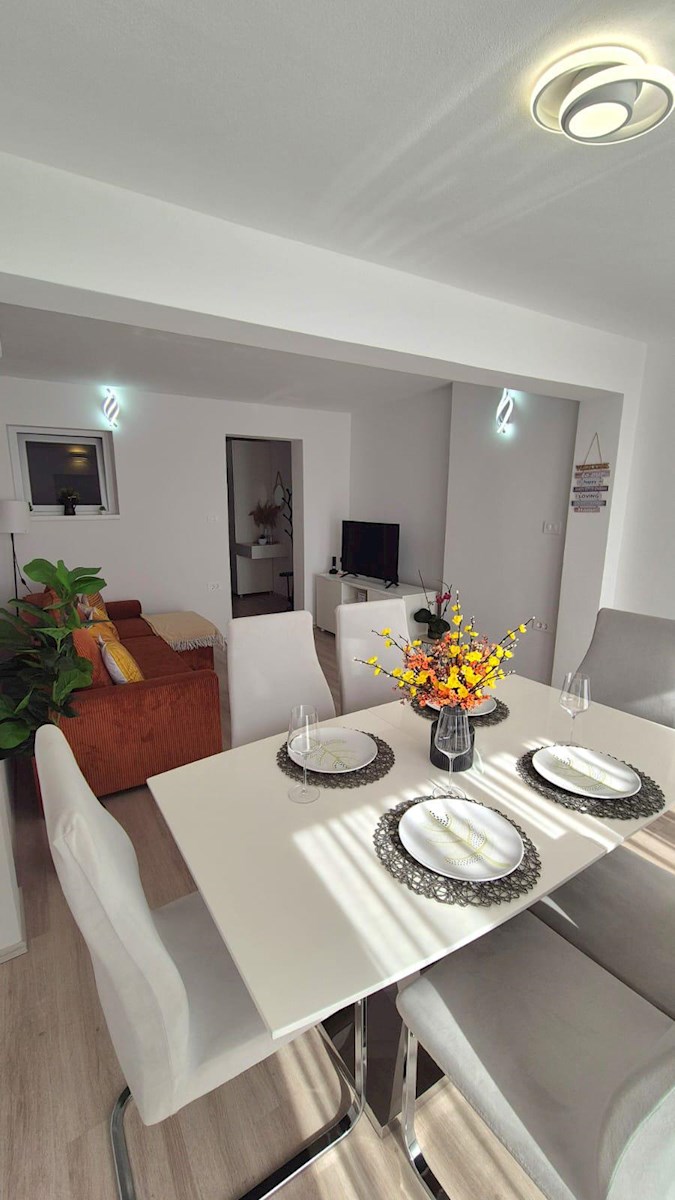 Immobili Istria, vendo appartamento, Novigrad, Mareda