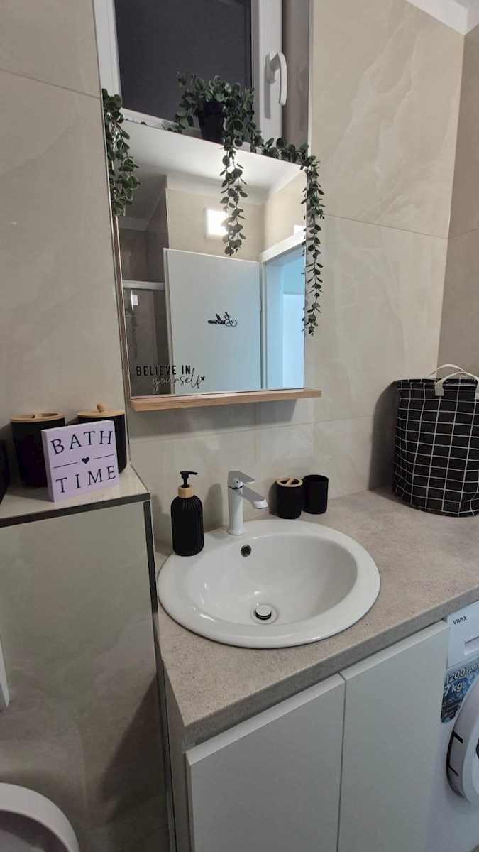 Immobili Istria, vendo appartamento, Novigrad, Mareda