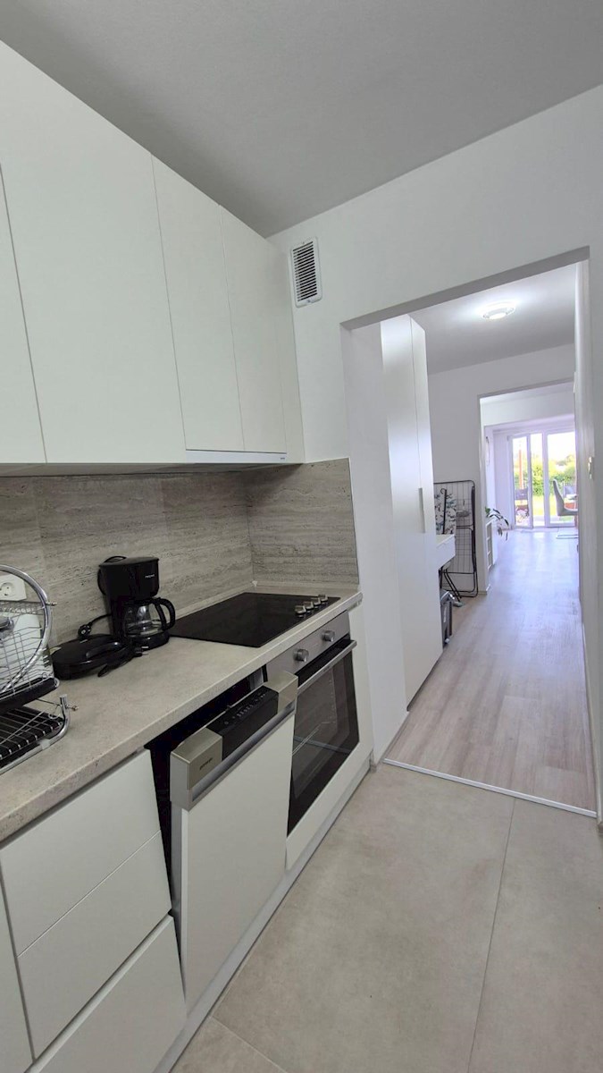 Immobili Istria, vendo appartamento, Novigrad, Mareda