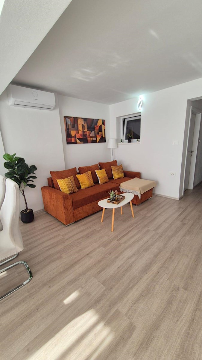 Immobili Istria, vendo appartamento, Novigrad, Mareda