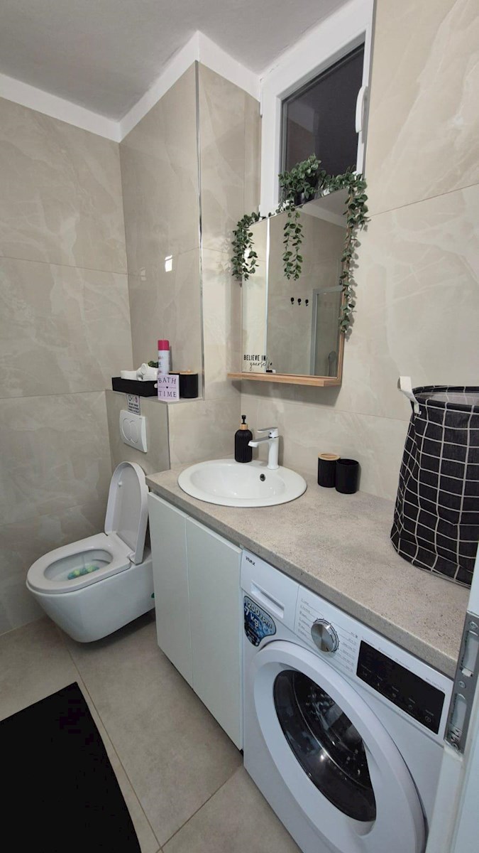 Immobili Istria, vendo appartamento, Novigrad, Mareda