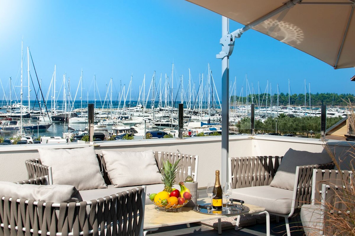 Immobili di lusso Istria, vendo casa prima fila dal mare, Novigrad