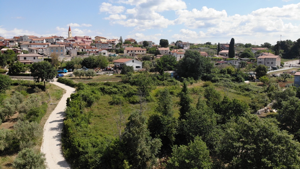 Immobiliare Istria, vendo terreno edificabile, dintorni Buje-Buie