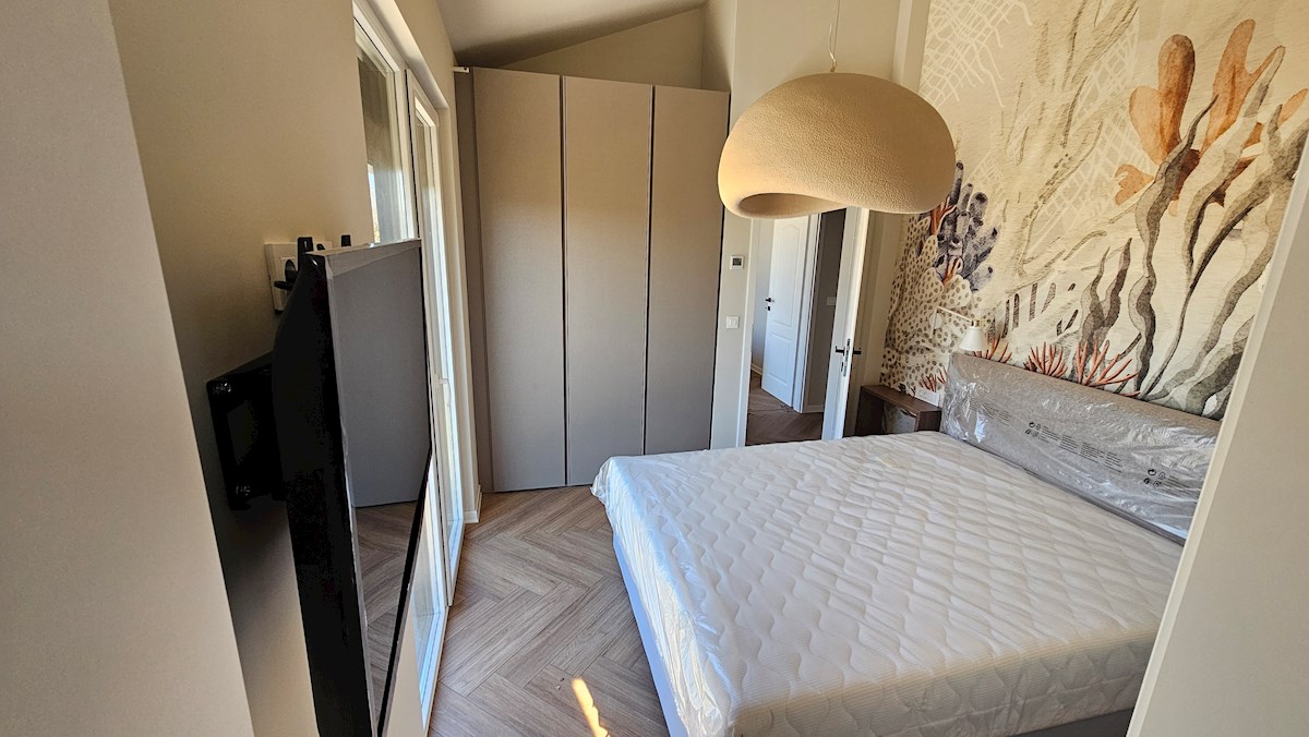 Casa moderna con piscina, sauna e vista mare