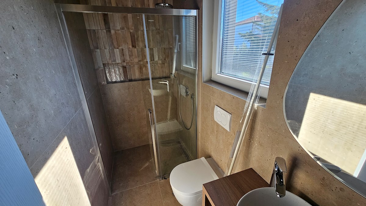 Casa moderna con piscina, sauna e vista mare