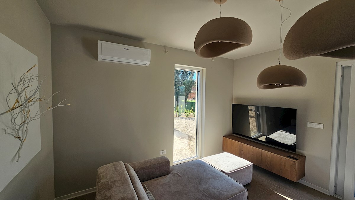 Casa moderna con piscina, sauna e vista mare