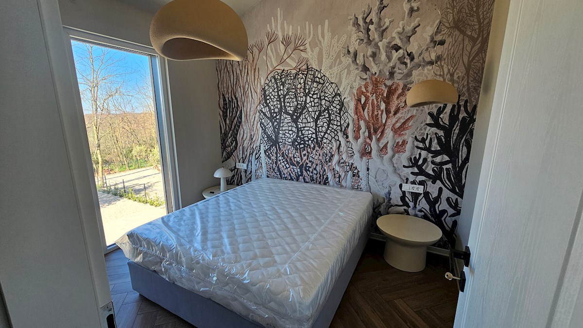 Casa moderna con piscina, sauna e vista mare