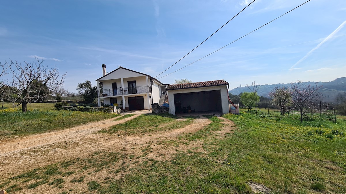 Immobili Istria, vendesi casa con ampio giardino, dintorni Buie