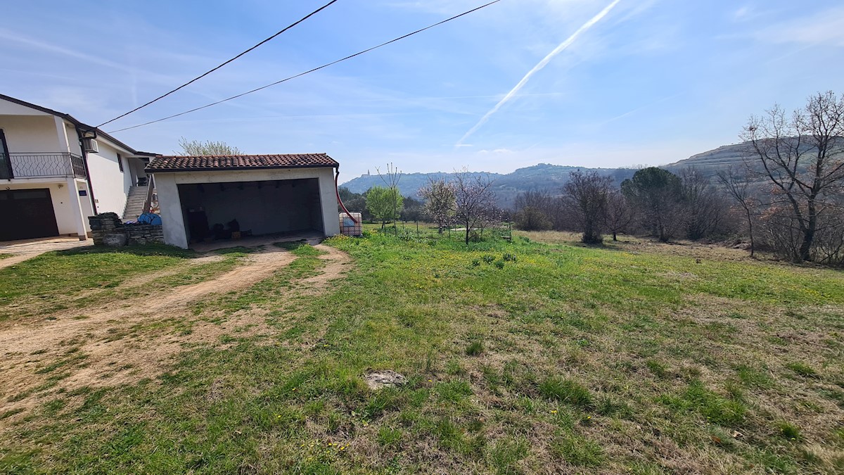 Immobili Istria, vendesi casa con ampio giardino, dintorni Buie