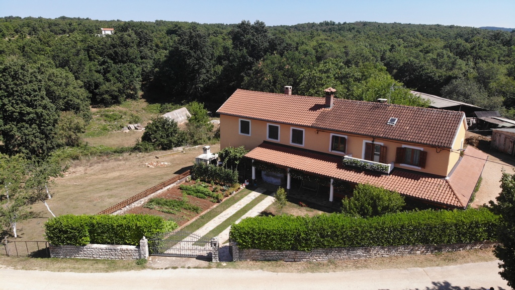 Immobili Istria, vendo casa di pietra, dintorni Buje-Buie