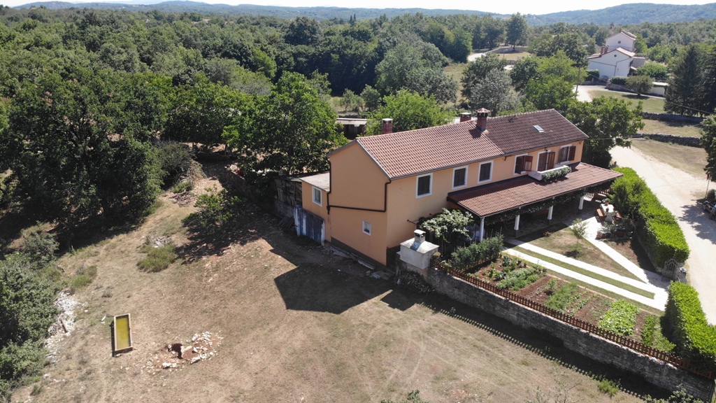 Immobili Istria, vendo casa di pietra, dintorni Buje-Buie