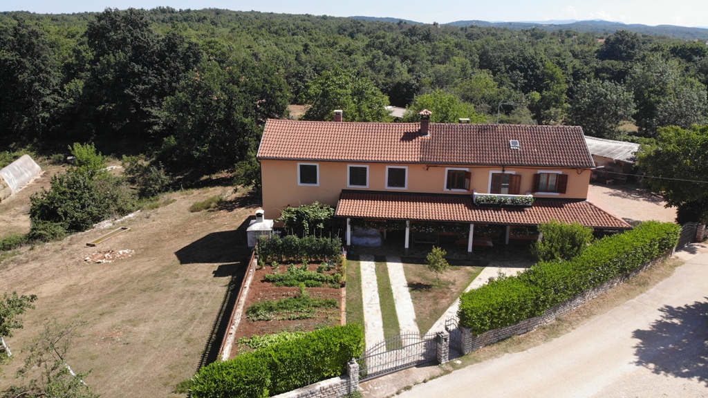 Immobili Istria, vendo casa di pietra, dintorni Buje-Buie