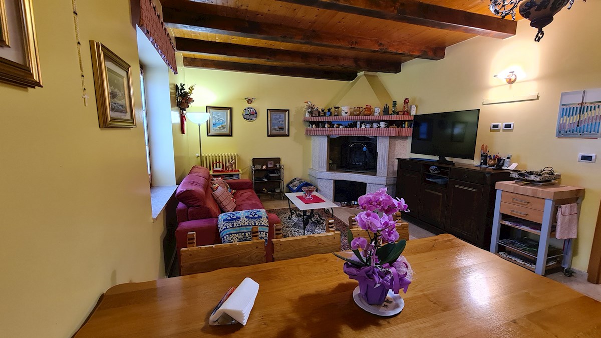 Immobili Istria, vendo casa di pietra, dintorni Buje-Buie