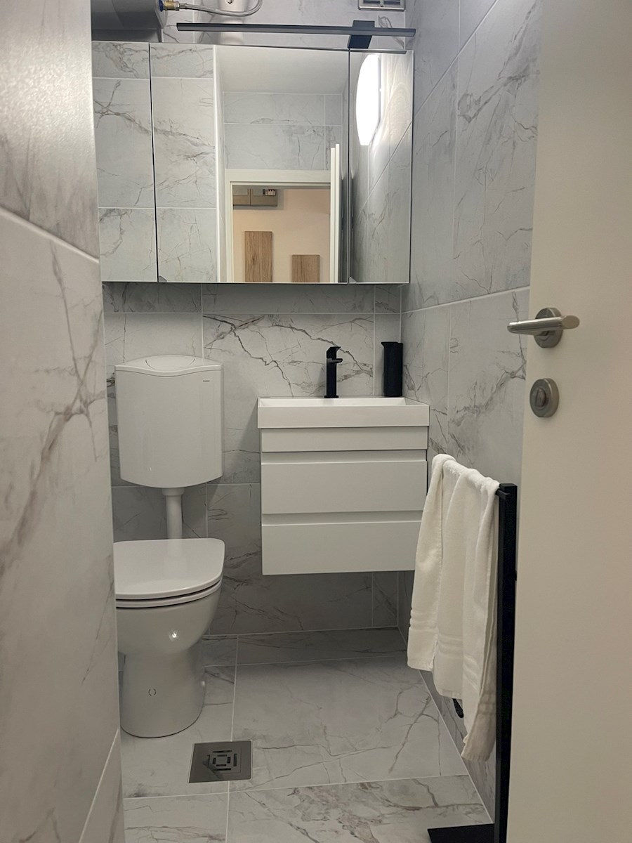 Immobili Istria, vendo appartamento, Novigrad, Mareda