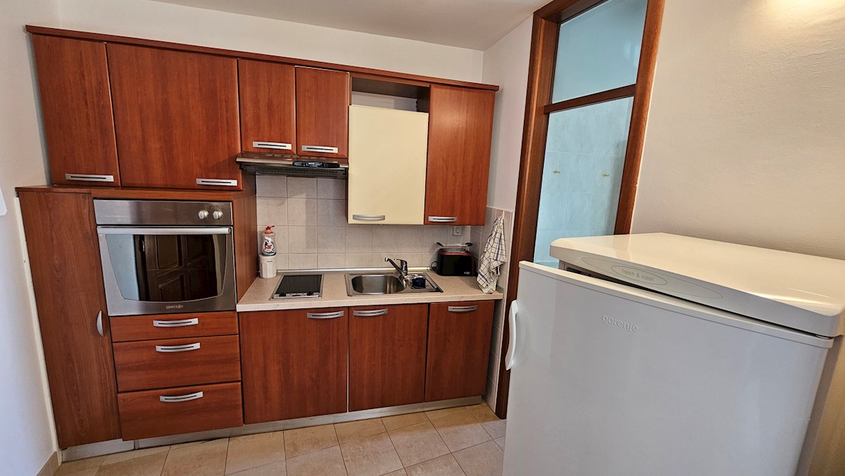 Immobili Istria, vendo appartamento in prima fila dal mare, Novigrad