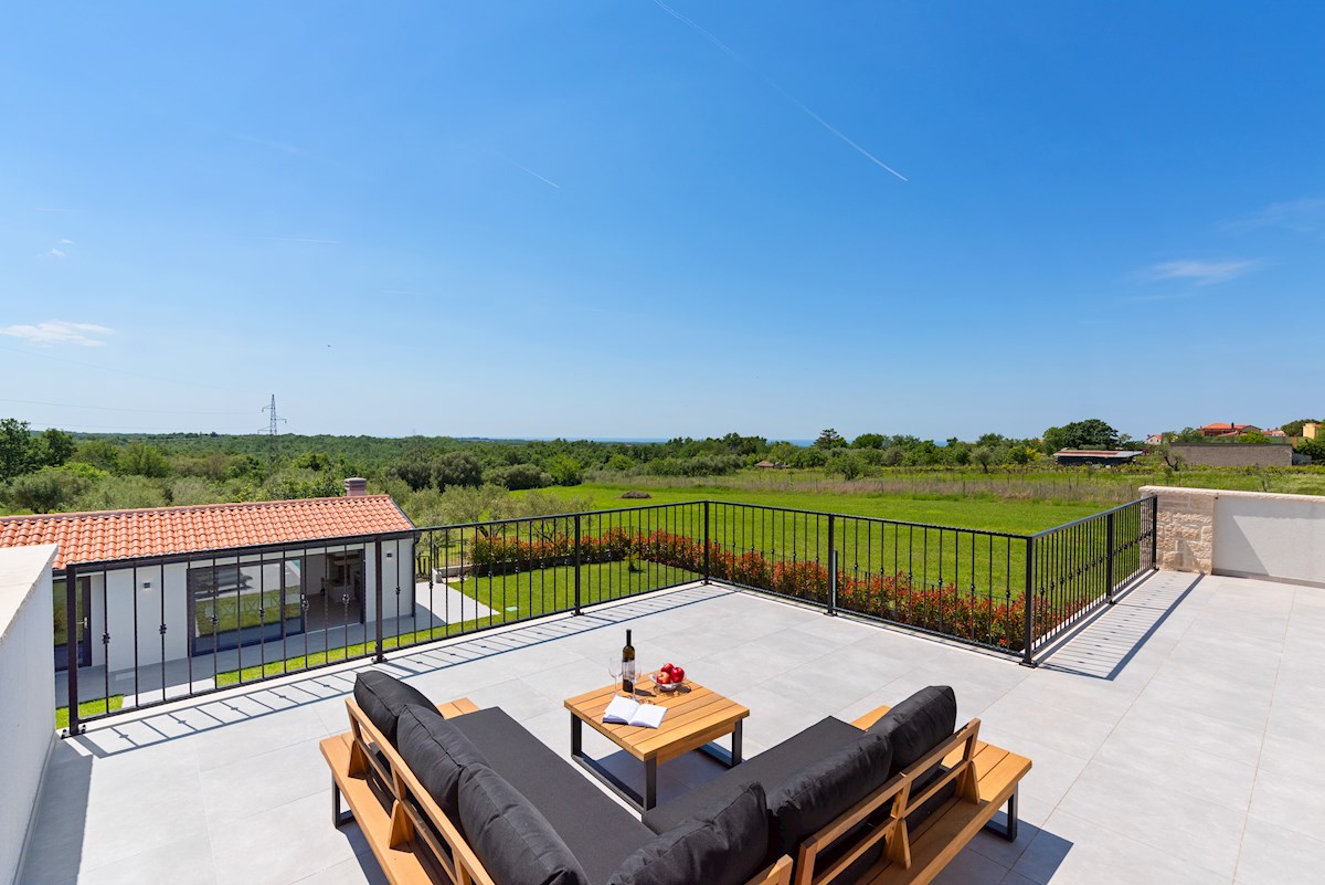 Villa di lusso con piscina a Brtonigla – Un sogno mediterraneo tra verde e mare