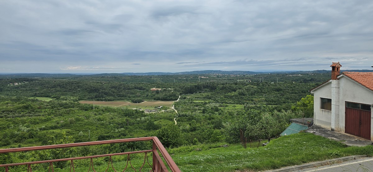 Immobili Istria, casa con bella vista e potenziale, Buje-Buie